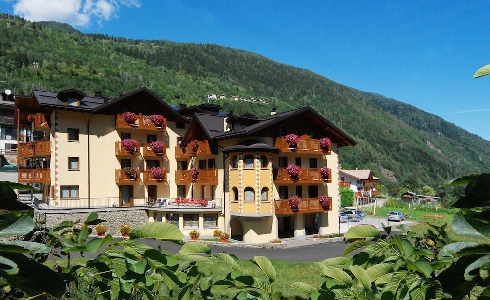 Gaia Residence Hotel Mezzana  Εξωτερικό φωτογραφία