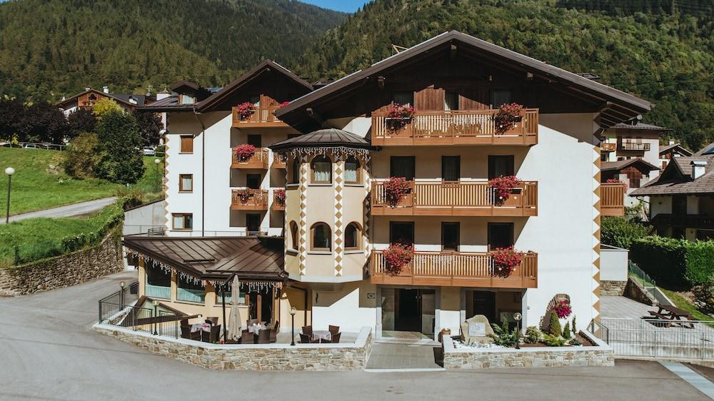 Gaia Residence Hotel Mezzana  Εξωτερικό φωτογραφία